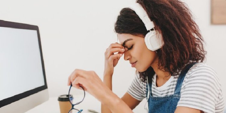 Common Symptoms of Eye Strain